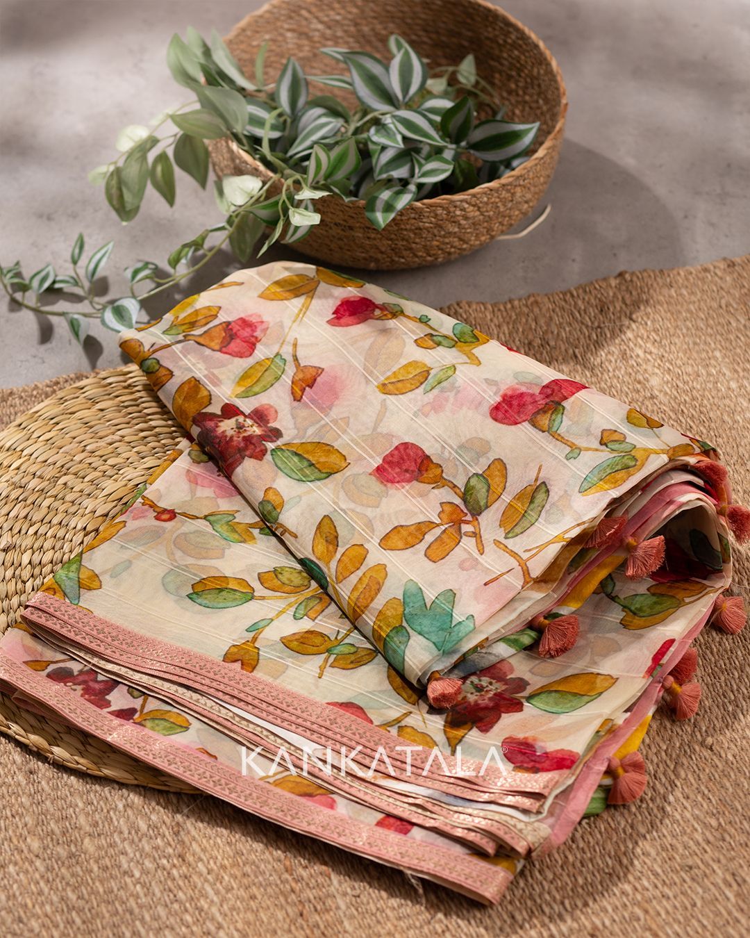 Uppada Jamdani Silk Saree in Lavender with Gold Buttas